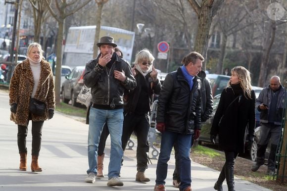Dominique Lanvin Quilichini, le chanteur Renaud, Romane Serda et des amis - Obsèques de Thierry Séchan frère du chanteur Renaud) au cimetière du Montparnasse à Paris le 16 janvier 2019. 
Crédit : AGENCE / BESTIMAGE