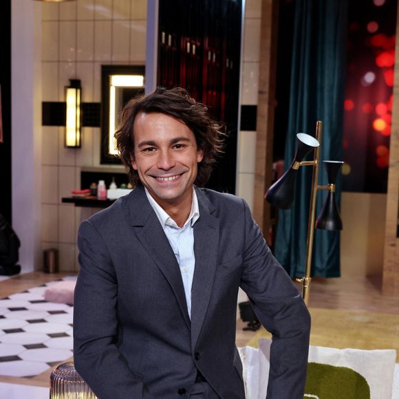 Dans ce témoignage rare et sincère, Bertrand Chameroy met en lumière un sujet encore trop souvent ignoré ou stigmatisé : la santé mentale. 

Exclusif - Rendez-vous avec Bertrand Chameroy sur le plateau de l'émission "Bertrand n'a pas sommeil", diffusée à partir du 5 janvier sur France 2 © Dominique Jacovides / Bestimage