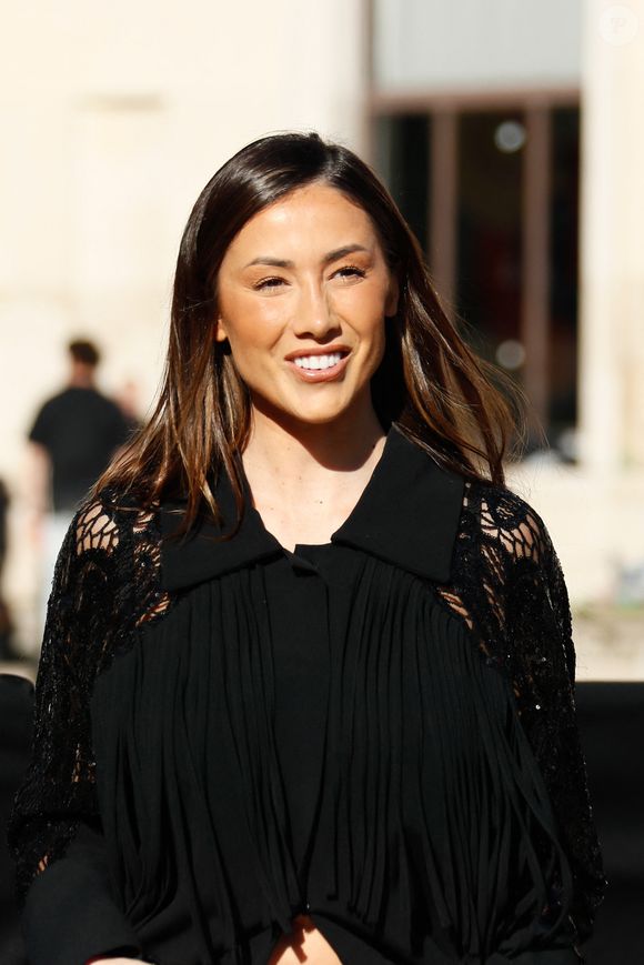 Aujourd'hui, Isabeau Delatour est une influenceuse à succès sur les réseaux sociaux

Isabeau Delatour  au défilé Elie Saab "Collection Prêt-à-Porter Automne/Hiver 2025-2026" lors de la Fashion Week de Paris (PFW), le 7 mars 2025. 
© Christophe Clovis / Bestimage