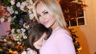 EXCLU "Mon travail est à Paris, mon enfant à Marrakech" : Comment Adriana Karembeu gère-t-elle sa vie sur plusieurs continents ?
