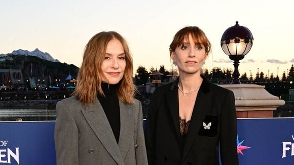 Isabelle Huppert : rare apparition avec sa fille Lolita, qui lui ressemble comme deux gouttes d'eau, pour un événement féérique