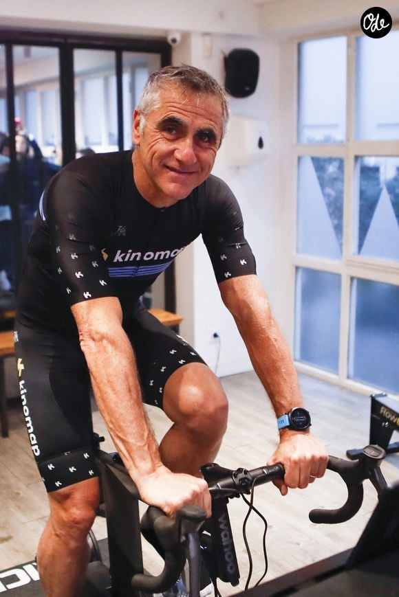 Ceux qui ne pourront pas participer à ces sessions pourront tenter de croiser Laurent Jalabert en Dordogne, où il a ouvert des gîtes avec sa femme Marion.

Laurent Jalabert lors de la soirée Kinomap, une application interactive d'entraînement au cyclisme en salle, à Paris le 23 janvier 2024. © Michael Baucher / Panoramic / Bestimage