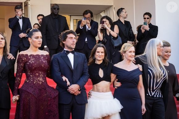 Adèle Exarchopoulos, Hugo Selignac, Alain Attal, Mathilde Roehrich, Hélène Alexandridis, Brigitte Sy, Anne Suarez, François Civil lors de la montée des marches du film " Garance " lors du 79ème Festival International du Film de Cannes, le 17 mai 2026. © Jacovides-Moreau / Bestimage