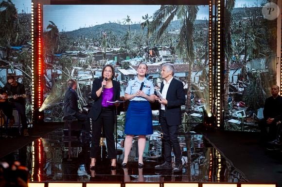 Exclusif - Karine Baste, Colonel Marie-Laure Pezant, porte-parole de la Gendarmerie Nationale, Nagui sur le plateau de l’émission “Unis pour Mayotte” diffusée en direct sur France 2, qui a permis de récolter plus de 5 millions de dons le 17 décembre 2024.
© Pierre Perusseau / Bestimage