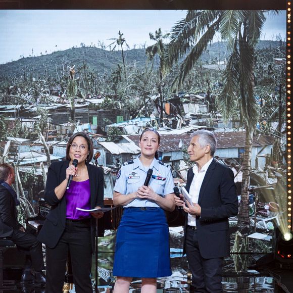 Exclusif - Karine Baste, Colonel Marie-Laure Pezant, porte-parole de la Gendarmerie Nationale, Nagui sur le plateau de l’émission “Unis pour Mayotte” diffusée en direct sur France 2, qui a permis de récolter plus de 5 millions de dons le 17 décembre 2024.
© Pierre Perusseau / Bestimage