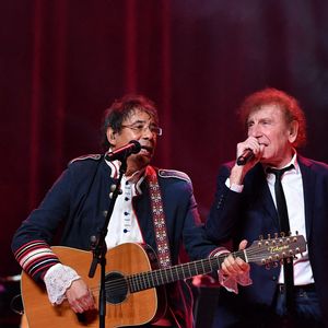 Laurent Voulzy, Alain Souchon sur la scène de l'Olympia pour les 20 ans de la Fondation pour la recherche sur la maladie d'Alzheimer le 18 mai 2024 à Paris, France. Photo by Christophe Meng/ABACAPRESS.COM