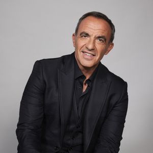 Nikos Aliagas - Studio avec les invités de l'enregistrement de l'émission "La chanson secrète N°14", présentée par N.Aliagas et diffusée le 26 décembre sur TF1, à Paris, France, le 9 décembre 2025. © Jacovides-Moreau/Bestimage
