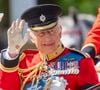 "People" précise également que le personnel des écuries royales porteront également des brassards noirs.
Le roi Charles III d'Angleterre - Les membres de la famille royale britannique arrivent à Buckingham Palace pour la cérémonie Trooping the Colour à Londres, le 14 juin 2025. Affecté par le crash du Boeing 787 Dreamliner à Ahmedabad du 12 juin, le souverain et les officiels porteront un brassard noir en hommage aux plus de 270 victimes. Bon nombre d'elles étaient des ressortissants britanniques.
© Goff Inf / Bestimage