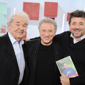 Actuellement sur les planches avec la pièce "Deuxième partie" de Samuel Benchetrit, le chanteur partage l’affiche avec Stéphane Freiss et Marine Delterme dans une mise en scène signée Ladislas Chollat

Exclusif - Pierre Perret, Michel Drucker et Patrick Bruel lors de l'enregistrement de l'émission "Vivement dimanche" au studio Rive Gauche, présentée par M.Drucker avec une diffusion sur France 3 le 15 mars 2026, à Paris, France, le 4 mars 2026. © Guillaume Gaffiot/Bestimage