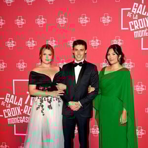 Camille Gottlieb, Louis et Marie Ducruet au 76ème Bal de la Croix Rouge dans la salle des Etoiles à Monaco le 12 juillet 2025. 

Photo : Bruno Bebert / Bestimage