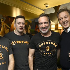 Antoine Gravouil, Olivier Carsoule, Jean Dujardin, Pierre Marcolini, chocolatier belge - J.Dujardin à la soirée de dégustation du whisky de seigle français "Aventure" (Bordeaux Distilling Co), dont il est partenaire, à Bruxelles, le 13 mars 2026. © Photonews / Bestimage