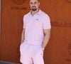 La jeune génération était bien représentée avec la présence du rappeur Théodort, du Youtubeur Djilsi et de l'actrice Mallory Wanecque.

Djilsi au village lors des Internationaux de France de Tennis de Roland Garros 2026. Paris, le 26 mai 2026.
© Jacovides / Moreau / Bestimage