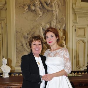 L’agente d’Émilie Dequenne évoque son combat contre la maladie

Exclusif - Emilie Dequenne et son amie et agent Danielle Gain - Mariage de Michel Ferracci et Emilie Dequenne à la mairie du 10ème arrondissement à Paris.