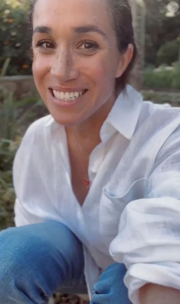 L'ex-star de Suits a rouvert un compte Instagram baptisé "Meghan" en janvier denrier et ne cesse d'y faire des annonces depuis. 

Meghan Markle, duchesse de Sussex, annonce le nouveau nom de sa marque "As Ever" dans une vidéo, le 18 février 2025 © Backgrid UK/ Bestimage