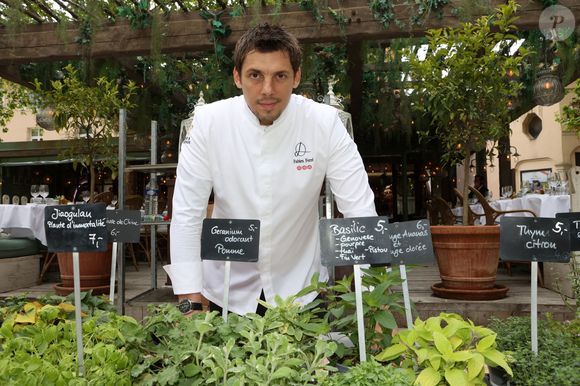 Les Chefs à Saint-Tropez fêtent les producteurs - Le Chef Fabien Ferré "La Table du Castellet" - Hôtel & Spa du Castellet , Le Castellet, le 6 mai 2024, place des Lices à Saint-Tropez.
Julien Ferré est la plus jeune Chef en France à avoir 3 étoiles au Guide Michelin. © Jean-Marc Lhomer/Bestimage