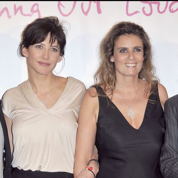 Il a réuni 3,6 millions de spectateurs. 
Alexandre Astier, Sophie Marceau, la réalisatrice Lisa Azuelos et Françoise Fabian - Première du film "Lol" au cinéma Gaumont Marignan à Paris. Coadic Guirec / Bestimage