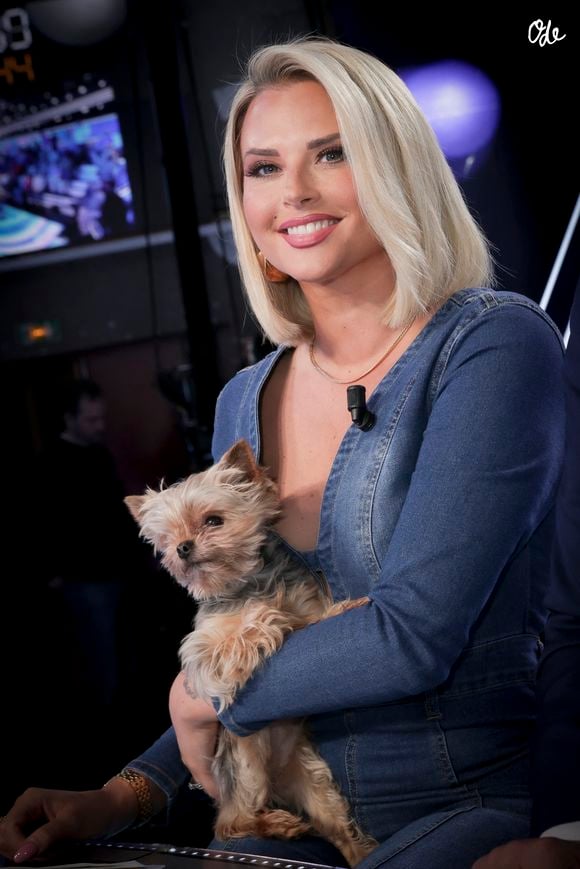 Exclusif - Kelly Vedovelli - Sur le plateau de l'émission TPMP (Touche Pas à Mon Poste) présentée en direct par C.Hanouna et diffusée sur C8 - Paris - © Jack Tribeca / Bestimage