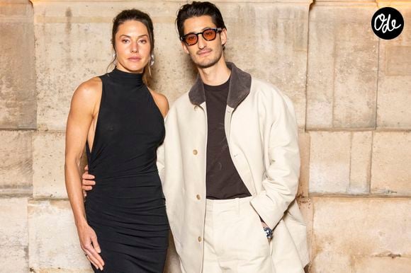 Natasha Andrews et Pierre Niney lors du défilé Jacquemus Homme Automne-Hiver 2026-2027 à Paris, le 25 janvier 2026.  Photo : Eliot Blondet/ABACAPRESS.COM