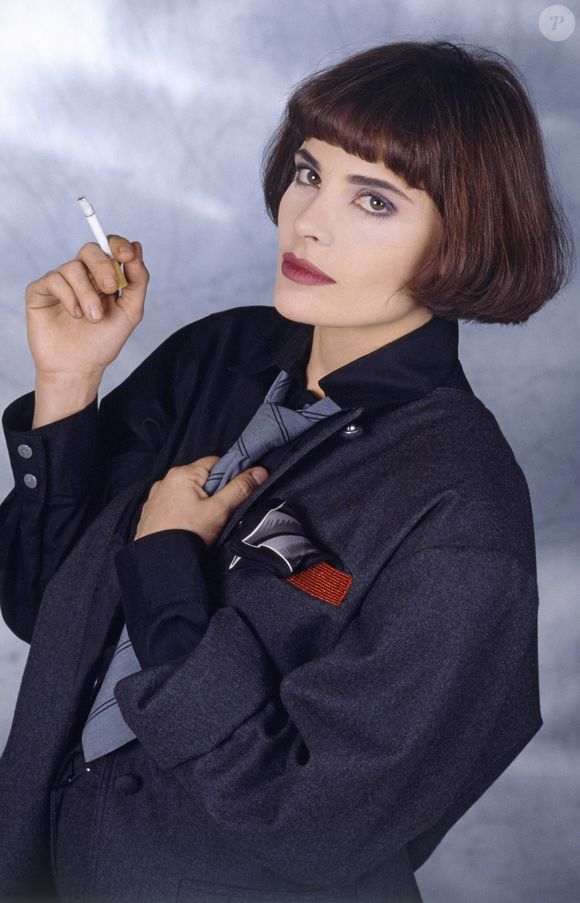 L'actrice Marie Trintignant pose lors d'une séance photo dans un studio à Paris, France, en novembre 1987. Photo par Pascal Baril/ABACAPRESS.COM