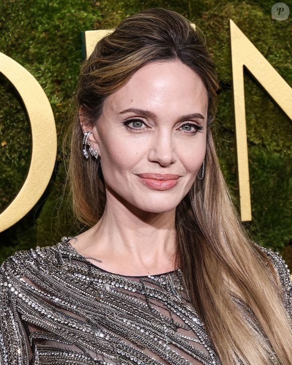 Angelina Jolie au photocall de la 82ème cérémonie des Golden Globes à l'hotel The Beverly Hilton de Los Angeles, Californie, Etats-Unis, le 5 janvier 2025. © RALL/Backgrid USA/Bestimage