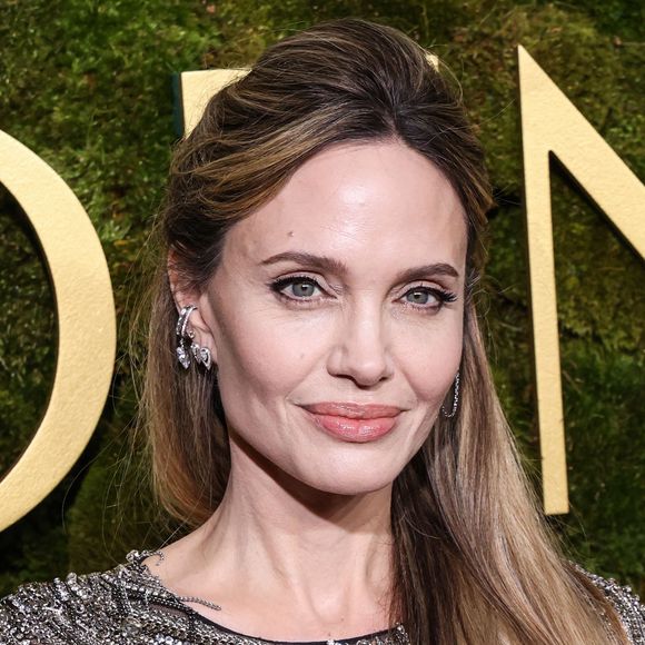 Angelina Jolie au photocall de la 82ème cérémonie des Golden Globes à l'hotel The Beverly Hilton de Los Angeles, Californie, Etats-Unis, le 5 janvier 2025. © RALL/Backgrid USA/Bestimage