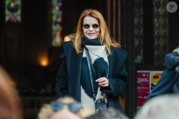 Cyrielle Clair à la sortie des obsèques du producteur Humbert Ibach (Mémé Ibach), figure du disque et de la TV des années 70/90, en l’église Notre Dame d’Auteuil à Paris, France, le 12 mai 2025. © Christophe Clovis/Bestimage