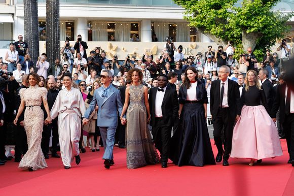 Halle Berry, Payal Kapadia, Jeremy Strong, Leïla Slimani, Dieudo Hamadi, Juliette Binoche, Hong Sang-soo, Alba Rohrwacher - Montée des marches de la cérémonie de clôture du 78ème Festival International du Film de Cannes, au Palais des Festivals à Cannes. Le 24 mai 2025
© Jacovides-Moreau / Bestimage