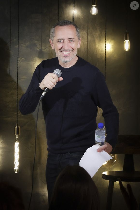 Exclusif - Gad Elmaleh reste en contact avec son public en jouant dans quelques  Comedy Clubs parisiens, et en profite pour tester ses nouveaux textes, La Scène Barbes. Le 23 avril 2023
© Jack Tribeca / Bestimage