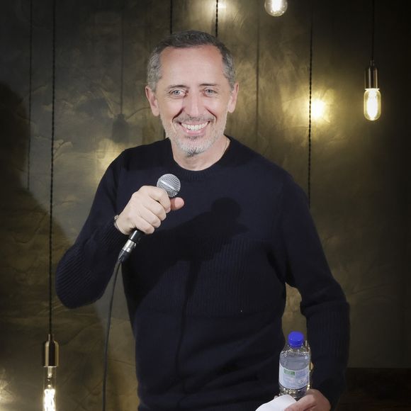 Exclusif - Gad Elmaleh reste en contact avec son public en jouant dans quelques  Comedy Clubs parisiens, et en profite pour tester ses nouveaux textes, La Scène Barbes. Le 23 avril 2023
© Jack Tribeca / Bestimage
