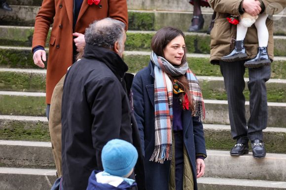 L'une a indiqué avoir rencontré son chérie grâce à elle et avoir du mal à réaliser son départ
Jimmy et sa fille Gabrièle Laborde - Sortie des obsèques de Catherine Laborde en l’église Saint-Roch à Paris, le 6 février 2025. Décédée le 28 janvier 2025 à l'âge de 73 ans, l'ancienne présentatrice météo de TF1 (1988 - 2017) était atteinte de la maladie neurodégénérative à corps de Lewy. 
© Jacovides - Moreau / Bestimage