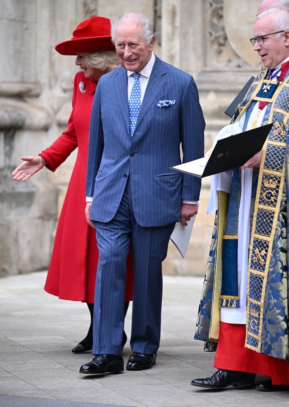 Contexte tendu : le prince Andrew vient d'être arrêté à Sandringham, et le groupe antimonarchiste Republic manifestait devant l'abbaye.

Le roi Charles (Charles III d'Angleterre) et la reine Camilla (Camilla Parker Bowles, reine consort d'Angleterre) quittent la cérémonie annuelle de célébration du Jour du Commonwealth à l'abbaye de Westminster, à Londres. Backgrid UK/ Bestimage


Sur la photo : King Charles (Le roi Charles III d'Angleterre) - Queen Camilla (Camilla Parker Bowles, reine consort d'Angleterre)