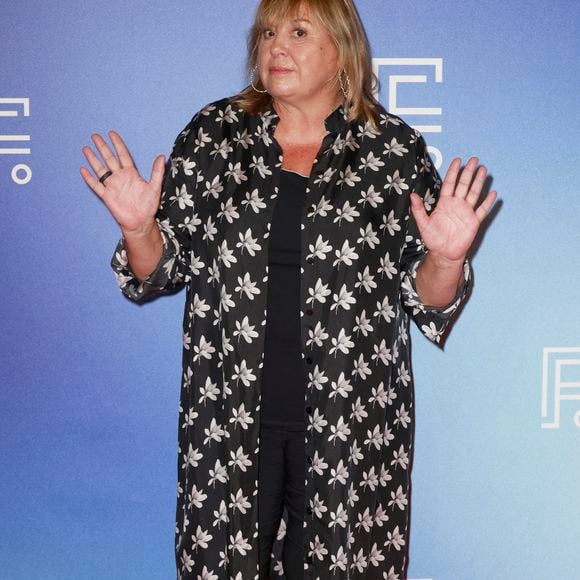 Télévision, cinéma, théâtre et même les comédies musicales, la comédienne aime de nombreuses formes d'art et ce depuis le plus jeune âge.

Michéle Bernier de la série  Parfum du Bonheur
La 27e édition du Festival de la Fiction de La Rochelle, vendredi 19 eptembre 2025. © Christophe Aubert via Bestimage