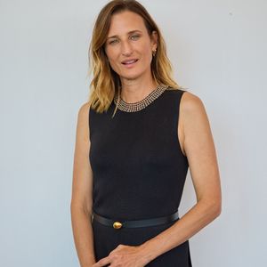 Le monde du cinéma ne cesse de lui sourire et ce, même à l'international. 

Camille Cottin au 81ème Festival de Venise.