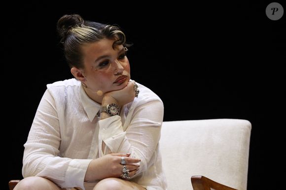 La chanteuse, compositrice et musicienne britannique Lola Young lors des Cannes Lions 2025, à Cannes, France, le 16 juin 2025. © Franz Chavaroche/Bestimage