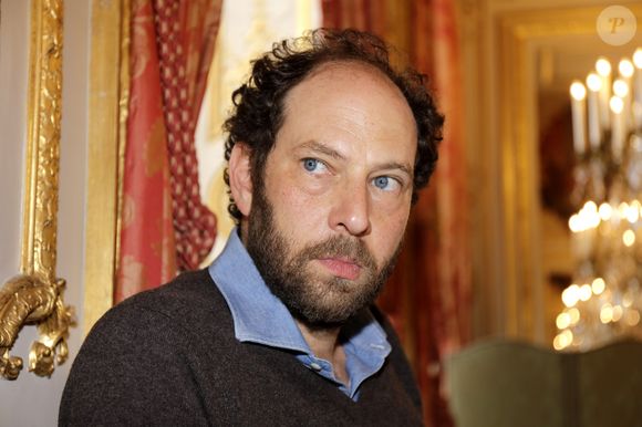 Il a remporté le prix Renaudot en 2017 avec La disparition de Josef Mengele.

Portrait de Olivier Guez. © CEDRIC PERRIN / BESTIMAGE
