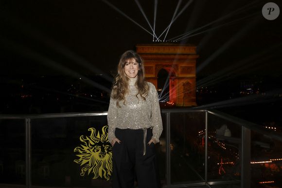 Dans les pages de "Ciné Télé Revue", elle a confié qu'elle entretenait avec Nagui "une grande amitié professionnelle".

Magali Ripoll en backstage de l’émission "La grande soirée du 31 décembre de Paris" sur les Champs-Elysées à Paris, le 31 décembre 2024.  © Clovis-Tribeca / Bestimage