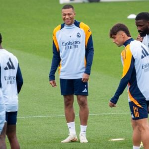 8 novembre 2024, Valdebebas, Madrid, Espagne : Kylian Mbappé du Real Madrid CF (C) s'entraîne lors de la séance d'entraînement et de la conférence de presse du Real Madrid avant le match de la Liga 2024/25 contre le CA Osasuna à la Ciudad Real Madrid le 08 novembre 2024 à Valdebebas, Espagne.