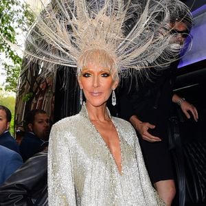 Celine Dion porte une grande coiffe à plumes alors qu'elle se rend au Met Gala, à New York City, NY, USA, le 6 mai 2019.
Photo par DIGGZY/Splash News/ABACAPRESS.COM