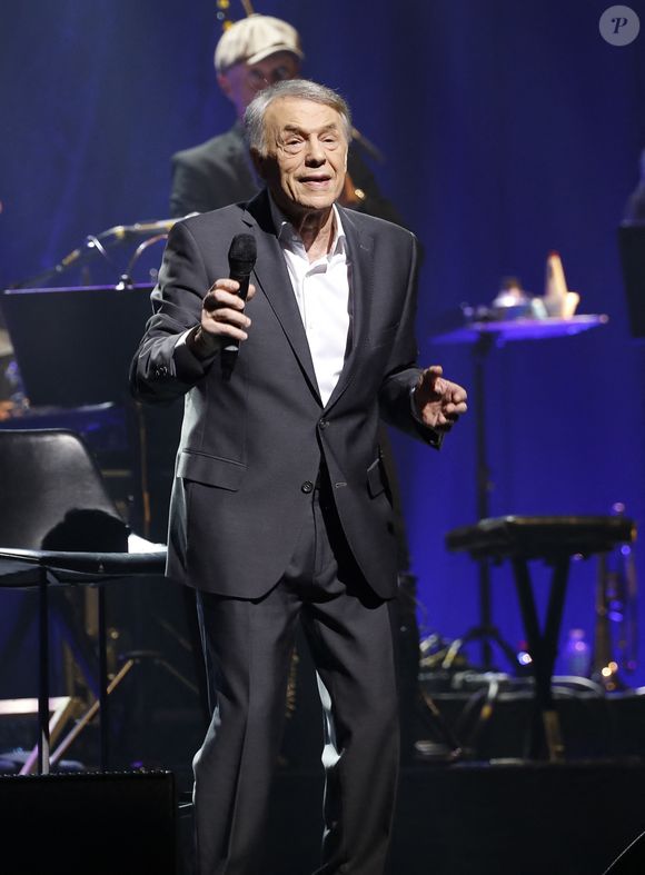Exclusif - Salvatore Adamo en concert au Grand Rex à Paris. Le chanteur est de retour sur scène après l'annulation de plusieurs dates, suite à des problèmes de santé. Le 5 juin 2024
© Marc Ausset-Lacroix / Bestimage