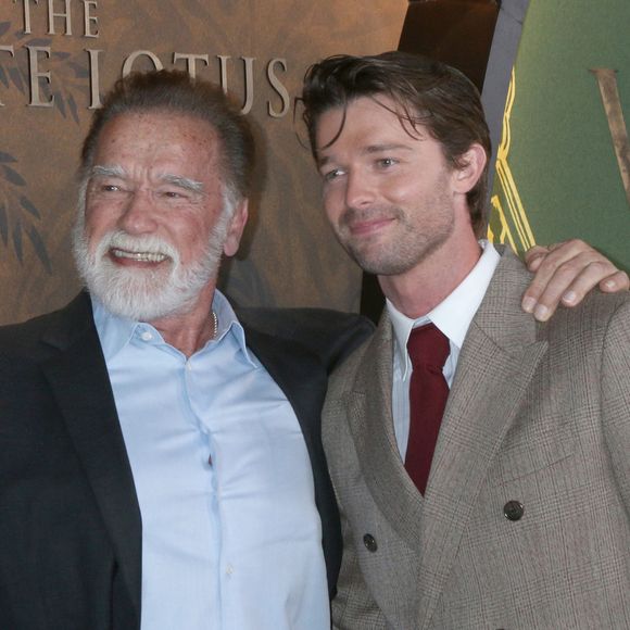 S'il n'a pas décidé de se lancer en politique, Patrick Schwarzenegger trace brillamment sa voie dans l'industrie du 7ème art comme son illustre paternel !

11 février 2025, Los Angeles, Ca, USA - Arnold Schwarzenegger, Patrick Schwarzenegger à la première de la saison 3 de White Lotus aux Paramount Studios le 10 février 2025 à Los Angeles, CA (Credit Image : © Kay Blake/ZUMA Press Wire)