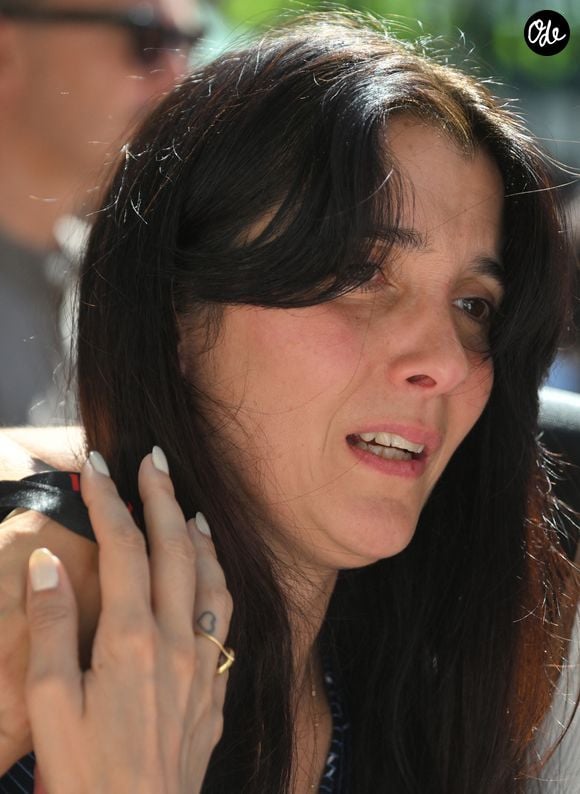 Gaëlle Constantini, la compagne du défunt - Sortie des  obsèques de Vincent Belorgey alias "Kavinsky" en l'église Saint-Pierre-de-Montmartre le 12 août 2026.
© Christian Liewig / Bestimage
