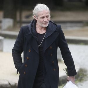 Emmanuel Petit - Obsèques de Jérôme Le Fauconnier au cimetière du Père Lachaise à Paris, le 10 octobre 2024. Le journaliste de "L'Equipe" est décédé dans la nuit du 3 au 4 octobre 2024 à l'âge de 57 ans, des suites de la maladie de Charcot.  
© Christophe Clovis / Bestimage