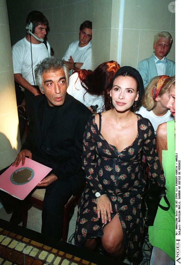 Gérard Darmon et Mathilda May enceinte à Paris en 1994. © Bestimage