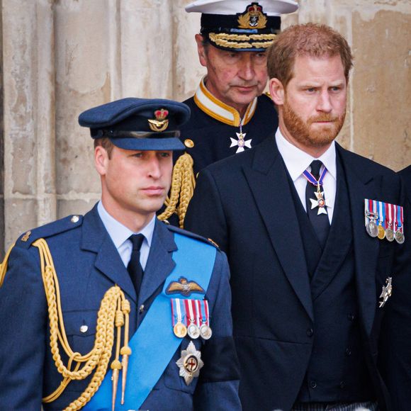Le prince William, prince de Galles et Le prince Harry, duc de Sussex - Funérailles d'Etat de la reine Elizabeth II d'Angleterre, à Londres, Royaume Uni, le 19 septembnre 2022. Dana Press / Bestimage