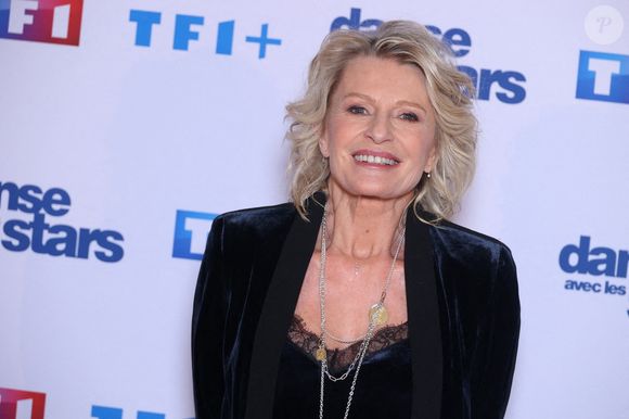 "Le gars ne devait pas en faire faire tous les jours, et quand je suis ressortie, c'était catastrophique", a-t-elle confiée sur RTL.

Sophie Davant au photocall de "Danse Avec Les Stars" dans les studios de TF1, le 16 janvier 2025.

Photo : Jerome Domine / ABACAPRESS.COM