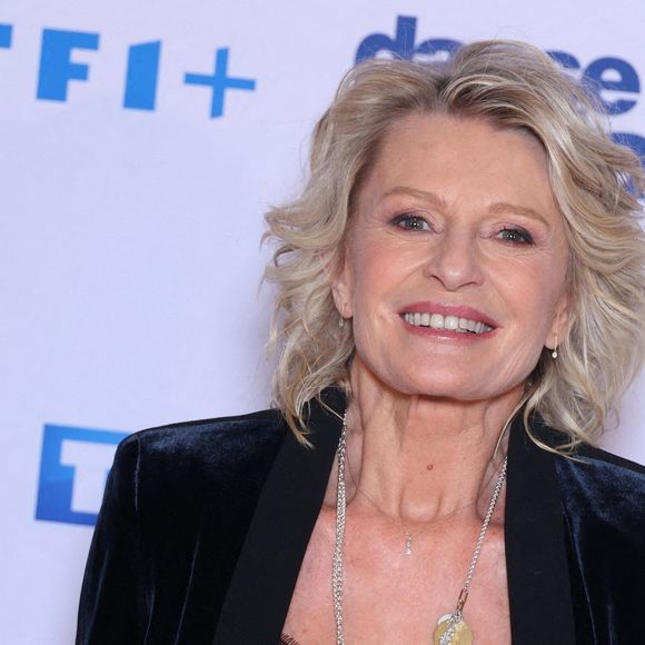 "Le gars ne devait pas en faire faire tous les jours, et quand je suis ressortie, c'était catastrophique", a-t-elle confiée sur RTL.

Sophie Davant au photocall de "Danse Avec Les Stars" dans les studios de TF1, le 16 janvier 2025.

Photo : Jerome Domine / ABACAPRESS.COM