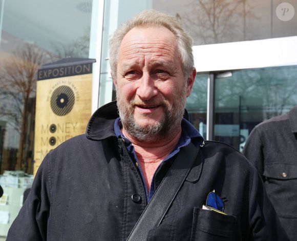 Benoît Poelvoorde n'est pas le seul à apprécier Namur. En 2025, le très prestigieux classement Best European Destinations dévoilait que la ville s'offrait une place de roi directement dans le Top 5.

Benoit Poelvoorde à la sortie des studios de Radio France à Paris. Le 29 mars 2023
© Jonathan Rebboah / Panoramic / Bestimage