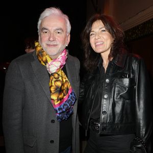 Exclusif - Pascal Praud et sa femme Catherine - Célébrités assistent au spectacle "Authentique" de Ary Abittan à la Cigale à Paris les 18, 19, 22 et 23 février 2025. © Coadic Guirec/Bestimage