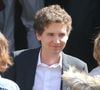 Très discret, le fils de Claire Chazal et Patrick Poivre d'Arvor a toujours eu du mal avec la notoriété de ses parents

François Poivre d'Arvor (fils de Claire Chazal) - Obsèques de Josette Chazal, la mère de Claire Chazal, en l'église Notre Dame d'Auteuil à Paris, le 14 avril 2015. - © Agence Bestimage