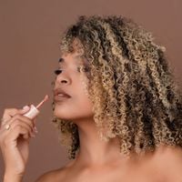 Gloss ou baume à lèvres ? Ne choisissez plus, ces cinq produits hybrides réunissent le meilleur des deux mondes